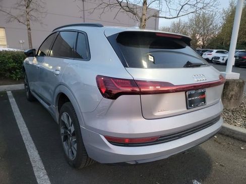 Used 2021 Audi e-tron Premium w/ Convenience Plus Package image 3