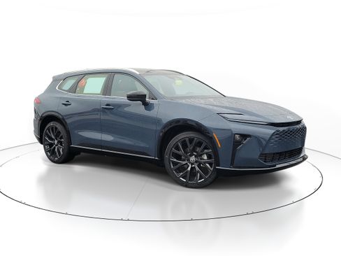 New 2025 Toyota Crown Signia image 1