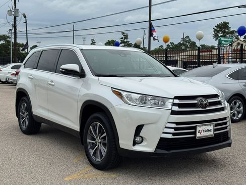 Used 2019 Toyota Highlander XLE FWD image 5