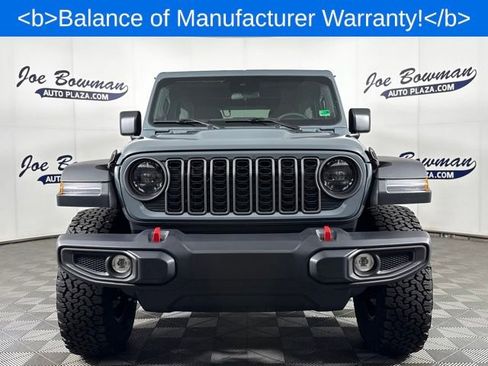 Used 2025 Jeep Wrangler Unlimited Rubicon AWD/4WD image 3