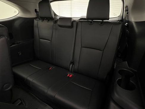 Used 2024 Toyota Highlander XLE image 16