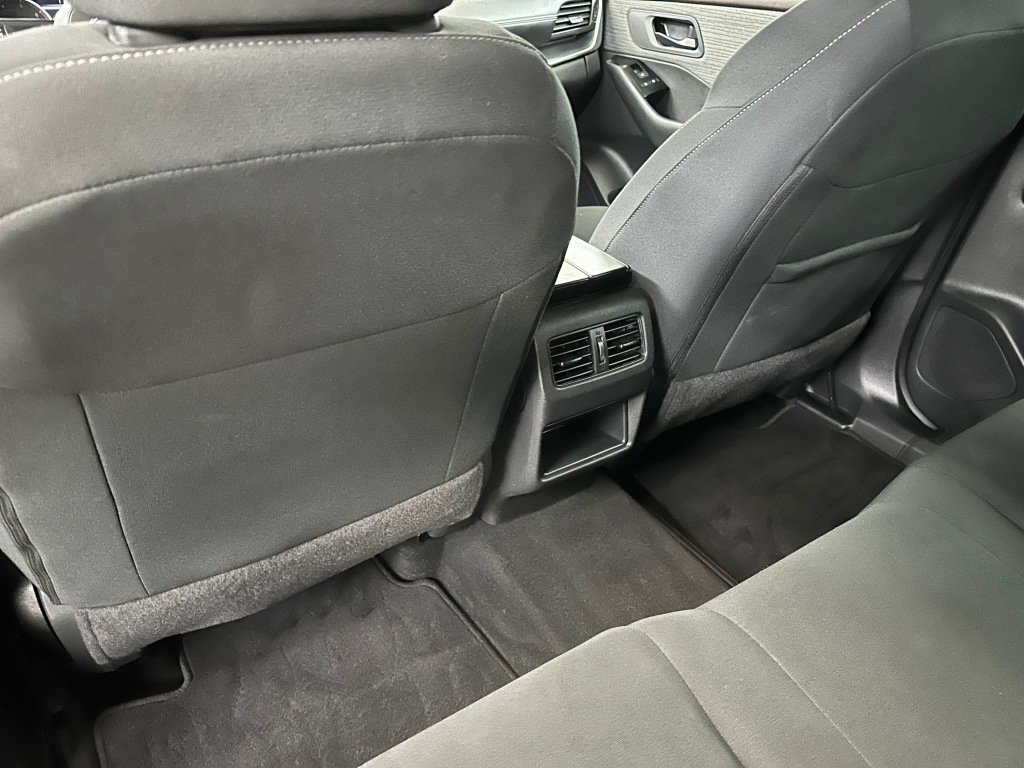 Used 2023 Nissan Rogue S AWD/4WD image 17