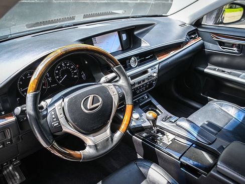 Used 2014 Lexus ES 350 w/ Luxury Package FWD image 9