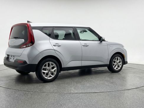 Used 2025 Kia Soul LX w/ LX Technology Package FWD image 9
