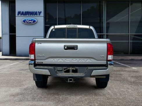 Used 2016 Toyota Tacoma SR5 w/ SR5 Appearance Package (SN) image 5