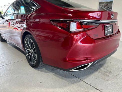 Used 2022 Lexus ES 350 w/ Premium Package FWD image 6