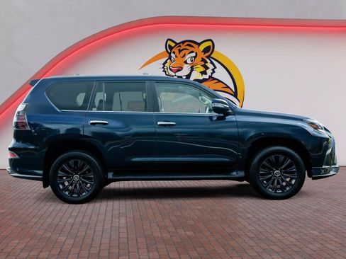 Used 2023 Lexus GX 460 Premium w/ Accessory Package AWD/4WD image 4