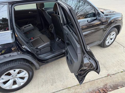 Used 2018 Volkswagen Atlas SE image 34