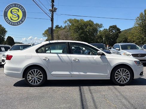 Used 2011 Volkswagen Jetta SEL FWD image 7