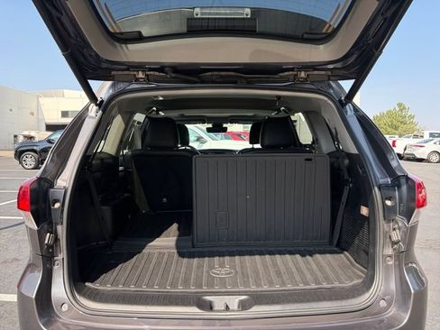 Used 2019 Toyota Highlander XLE AWD/4WD image 34