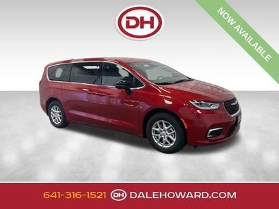 New 2025 Chrysler Pacifica Select