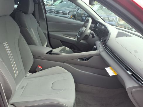 Used 2025 Hyundai Elantra SEL FWD image 7