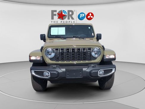 Used 2025 Jeep Gladiator Sport AWD/4WD image 8