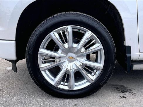 Used 2022 Chevrolet Silverado 1500 High Country w/ High Country Premium Package image 9