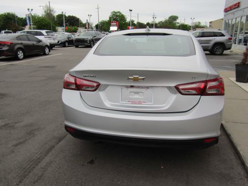 Used 2021 Chevrolet Malibu LT FWD image 6