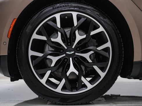 Used 2023 Aston Martin DBX AWD/4WD image 15