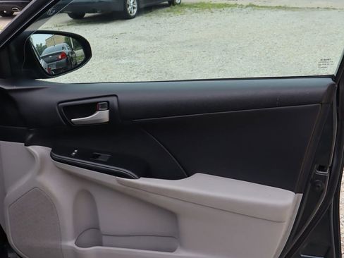 Used 2013 Toyota Camry LE image 14