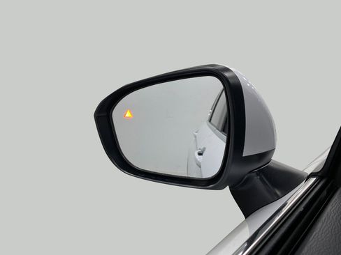 New 2025 Mitsubishi Outlander SE image 19