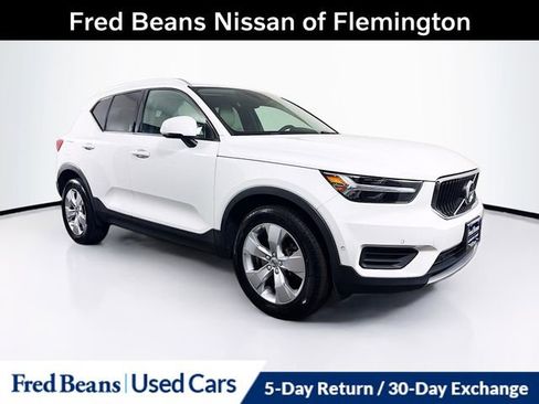 Used 2019 Volvo XC40 T5 Momentum AWD/4WD image 1