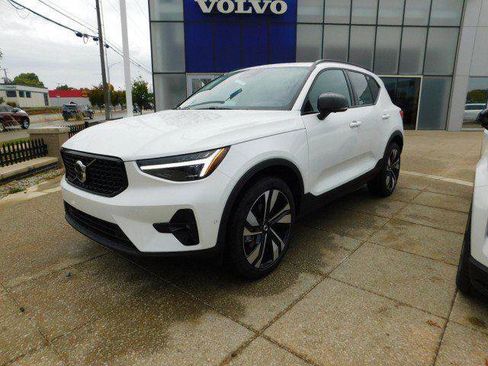 New 2026 Volvo XC40 B5 Ultra w/ Climate Package AWD/4WD image 2