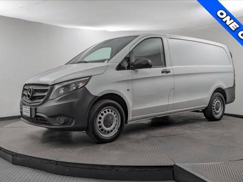 Used 2020 Mercedes-Benz Metris image 2