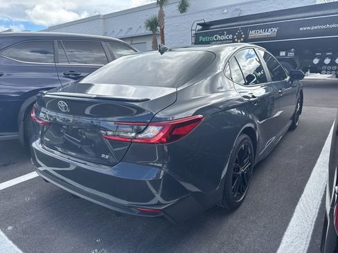 Used 2025 Toyota Camry SE image 5