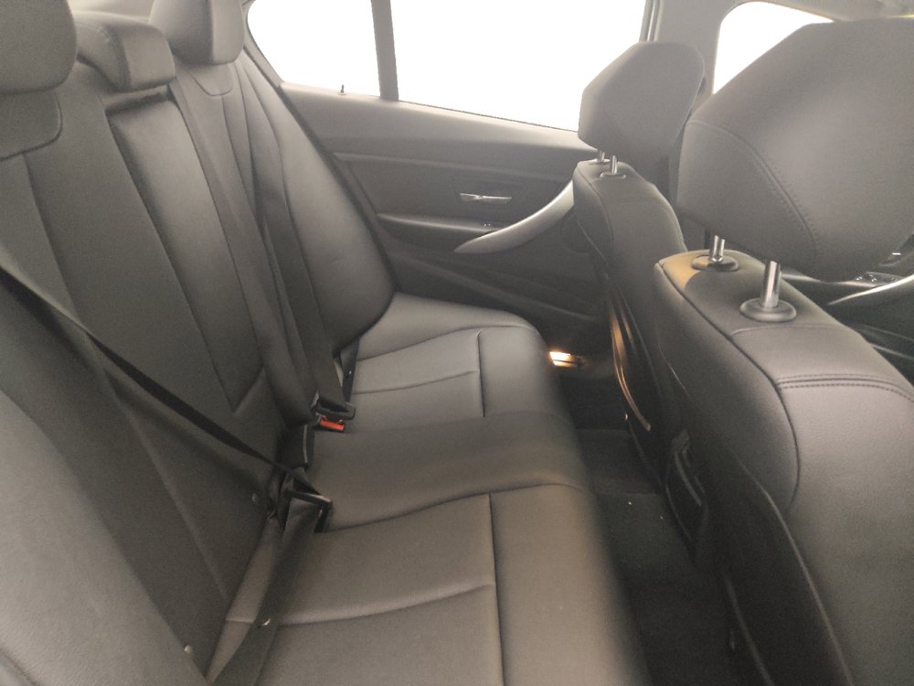 Used 2017 BMW 320i Sedan RWD image 19
