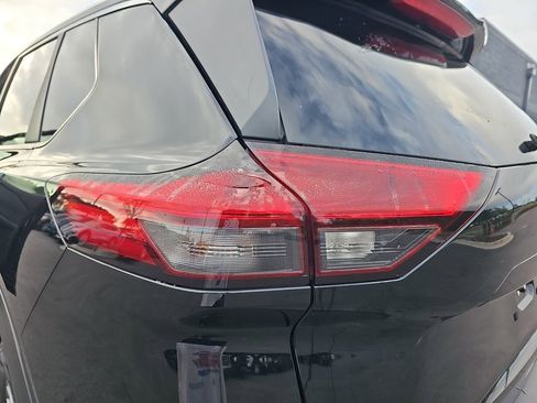 Used 2023 Nissan Rogue S image 35