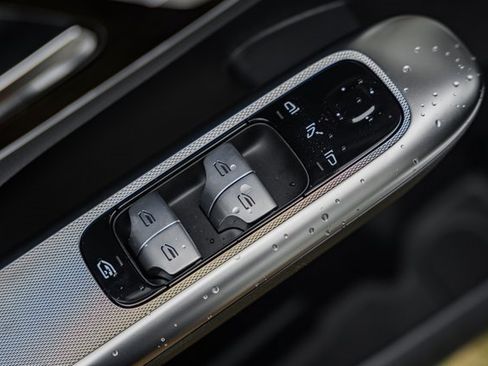 New 2025 Mercedes-Benz GLC 350e 4MATIC image 36