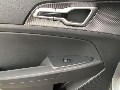 New 2025 Kia Sportage LX image 10