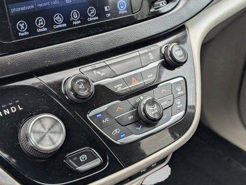 Used 2017 Chrysler Pacifica Touring-L image 38