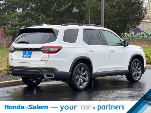 New 2025 Honda Pilot Sport image 2
