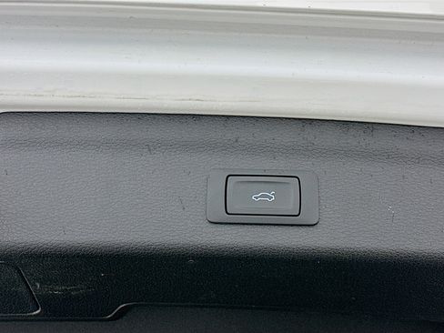 Used 2025 Audi Q3 2.0T Premium image 31