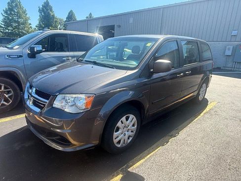 Used 2016 Dodge Grand Caravan American Value Package FWD image 2