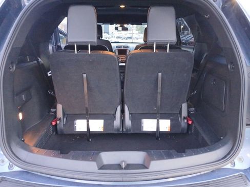 Used 2019 Ford Explorer XLT w/ XLT Sport Appearance Package image 31