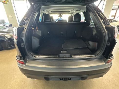 Used 2021 Jeep Cherokee Latitude Lux w/ Sun & Sound Group image 16