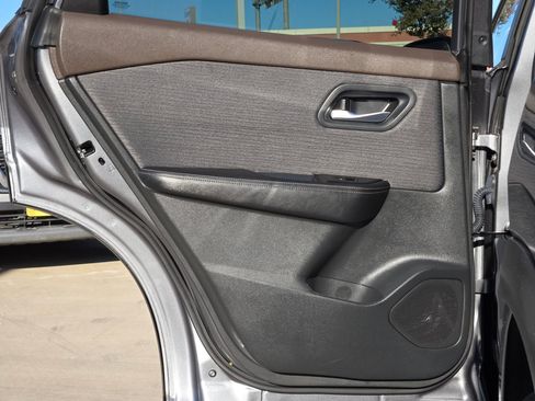 Used 2023 Nissan Rogue SV image 14