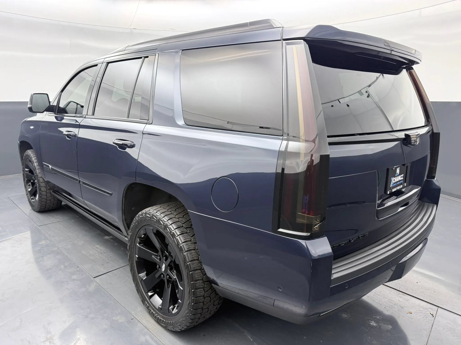 Used 2018 Cadillac Escalade Premium Luxury AWD/4WD image 5