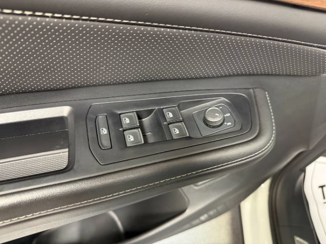 Used 2025 Volkswagen Atlas SE FWD image 11