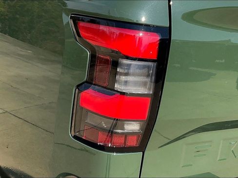 Used 2024 Nissan Frontier SV image 35