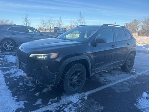 Used 2019 Jeep Cherokee Trailhawk image 2
