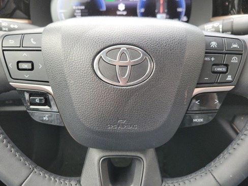 Used 2023 Toyota Crown Platinum image 13