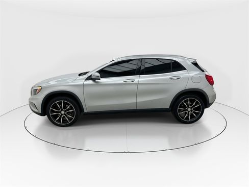 Used 2017 Mercedes-Benz GLA 250 w/ Premium Package image 5
