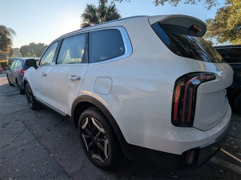 Used 2025 Kia Telluride EX image 12