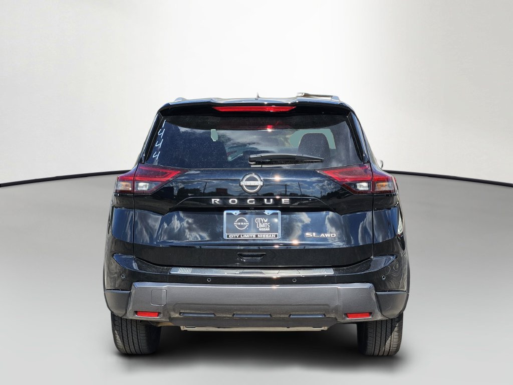 Used 2025 Nissan Rogue SL AWD/4WD image 6