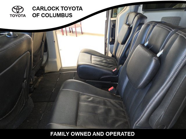 Used 2016 Chrysler Town & Country Touring FWD image 15