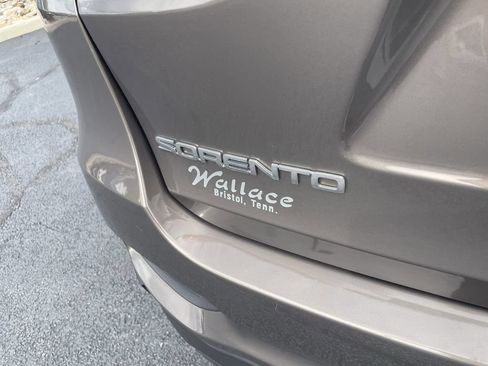 Used 2019 Kia Sorento AWD image 7