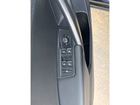 Used 2021 Volkswagen Tiguan SE R-Line image 31