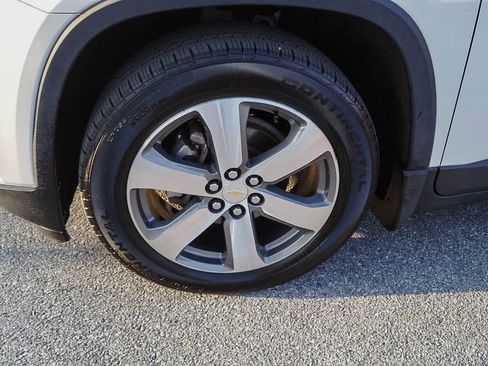 Certified 2019 Chevrolet Traverse LT w/ LT Premium Package AWD/4WD image 37