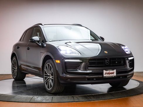 Used 2025 Porsche Macan image 14